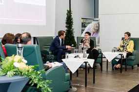Podiumsdiskussion "Familie.Betreuung.Pflege."