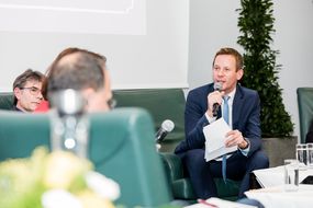 Podiumsdiskussion "Familie.Betreuung.Pflege."