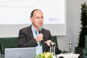 Podiumsdiskussion "Familie.Betreuung.Pflege."