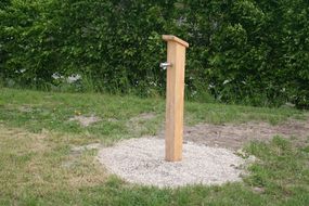 Wasserbrunnen für durstige Kinder am Spielplatz.
