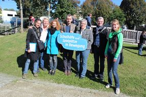Gruppenfoto der Teilnehmerinnen und Teilnehmer der Schulfreiraum-Exkursion