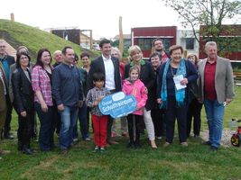 Gruppenfoto bei der Eröffnung des Schulfreiraum Gänserndorf
