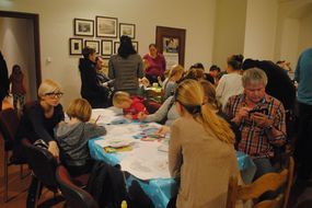 Spielende Familien beim 13. NÖ Spielefest auf der Schallaburg