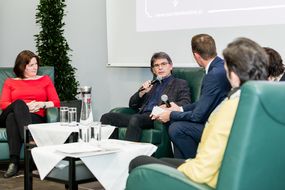 Podiumsdiskussion "Familie.Betreuung.Pflege."