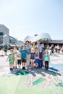 Gruppenfoto beim Straßenfest zum Weltspieltag