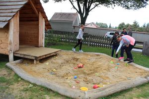 Sandkiste bei der Eröffnung des Generationenprojekt Haag