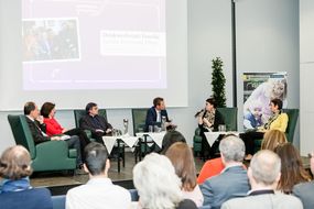 Podiumsdiskussion "Familie.Betreuung.Pflege."