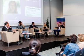 Podiumsdiskussion "Familie? - Ja, unbedingt!"