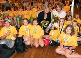 Gruppenfoto mit Landesrätin Schwarz beim Abschluss-Event nach erfolgreicher 2. Kinder Business Week in NÖ