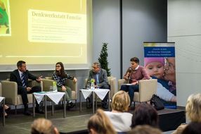 Diskussion bei der Denkwerkstatt Familie: Schule oder Eltern in der Pflicht?