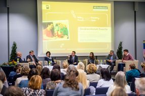 Podiumsdiskussion bei der Denkwerkstatt Familie: Schule oder Eltern in der Pflicht?