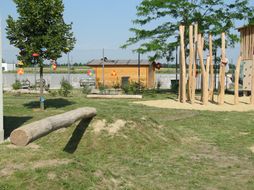 Liebevoll gestalteter Spielplatz.