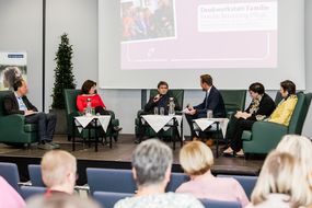 Podiumsdiskussion "Familie.Betreuung.Pflege."