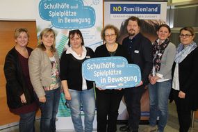 Gruppenfoto einiger Teilnehmerinnen und Teilnehmer des Seminar "Schul(t)räume"