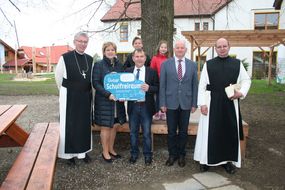 Gruppenfoto bei der Schulfreiraum-Eröffnung 