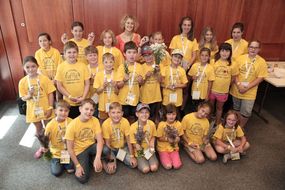 Gruppenfoto mit Teilnehmern der Kinder Business Week