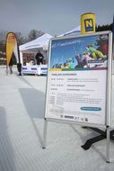 Tafel mit Übersicht über die Familienskitage 2017