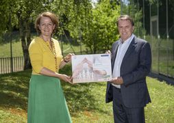 Landesrätin Christiane Teschl-Hofmeister und WKNÖ-Präsident Ecker zum Familienfreundlichen Betrieb