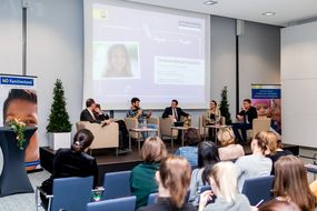 Podiumsdiskussion "Familie? - Ja, unbedingt!"