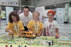 Kinder spielen bei der 3. Kinder Business Week