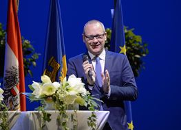 Tom Schwarzmann lächelt in die Kamera