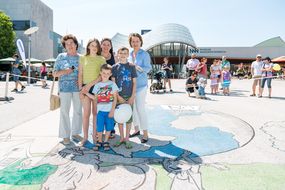 Gruppenfoto beim Straßenfest zum Weltspieltag
