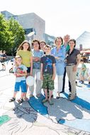 Gruppenfoto beim Straßenfest zum Weltspieltag