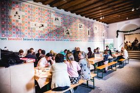 Beim 15. NÖ Spielefest auf der Schallaburg wird fleißig gespielt
