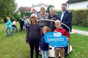 Gruppenfoto bei der Eröffnung des Generationenprojekt Haag