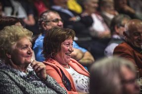 Die Zuschauerinnen und Zuschauer des Café Vierviertel wurden zum lachen gebracht.