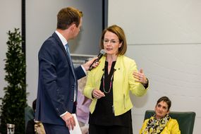 Podiumsdiskussion "Familie.Betreuung.Pflege."