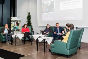 Podiumsdiskussion "Familie.Betreuung.Pflege."