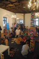 Einige Personen und Kinder bei Matador.