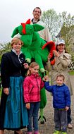 Gruppenfoto mit Landesrätin Schwarz beim NÖ Familienfest auf der Schallaburg 2016
